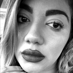 Meet your Posher, Corina